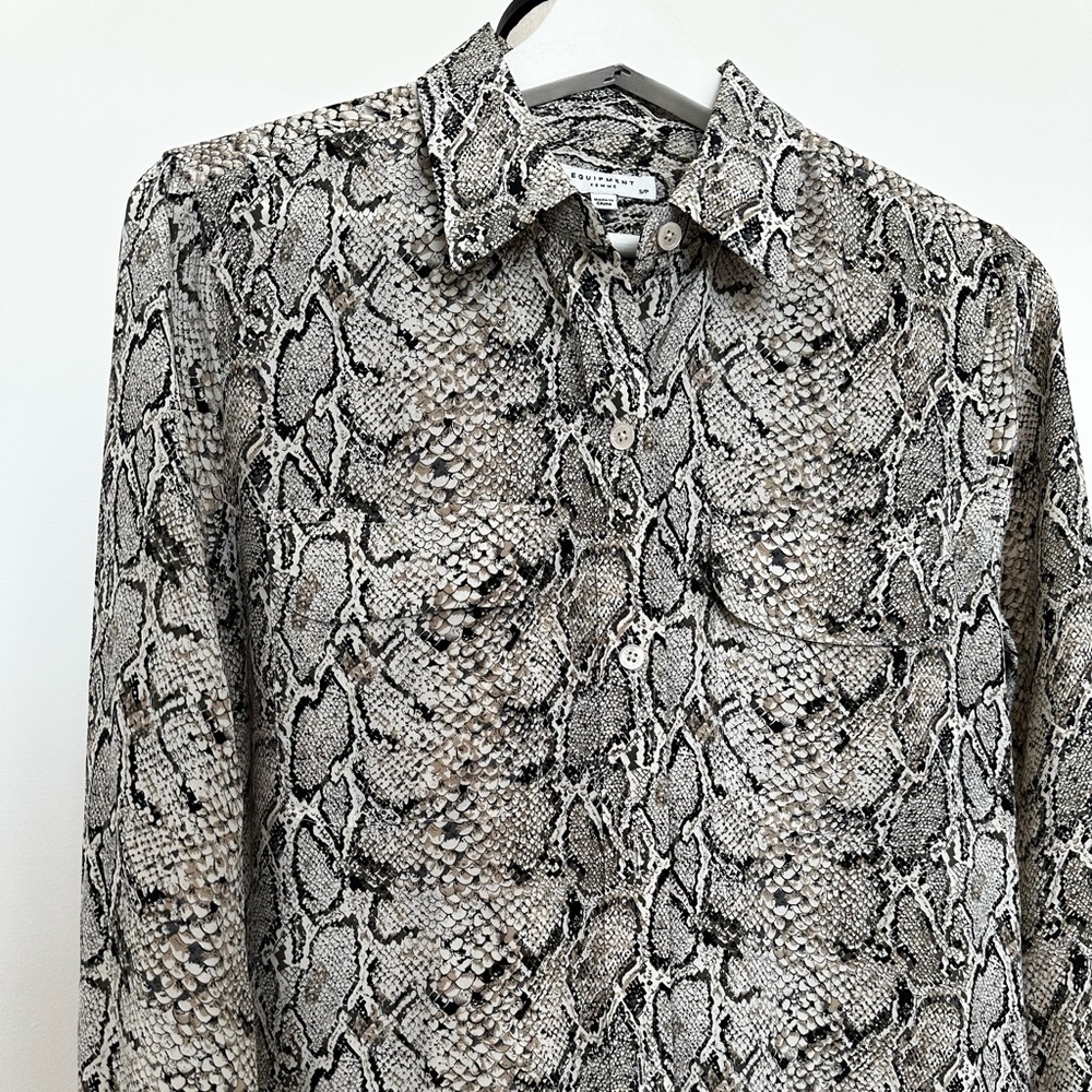 Equipment Slim Signature Silk Button Down Blouse Natural Size S - Picture 8 of 11